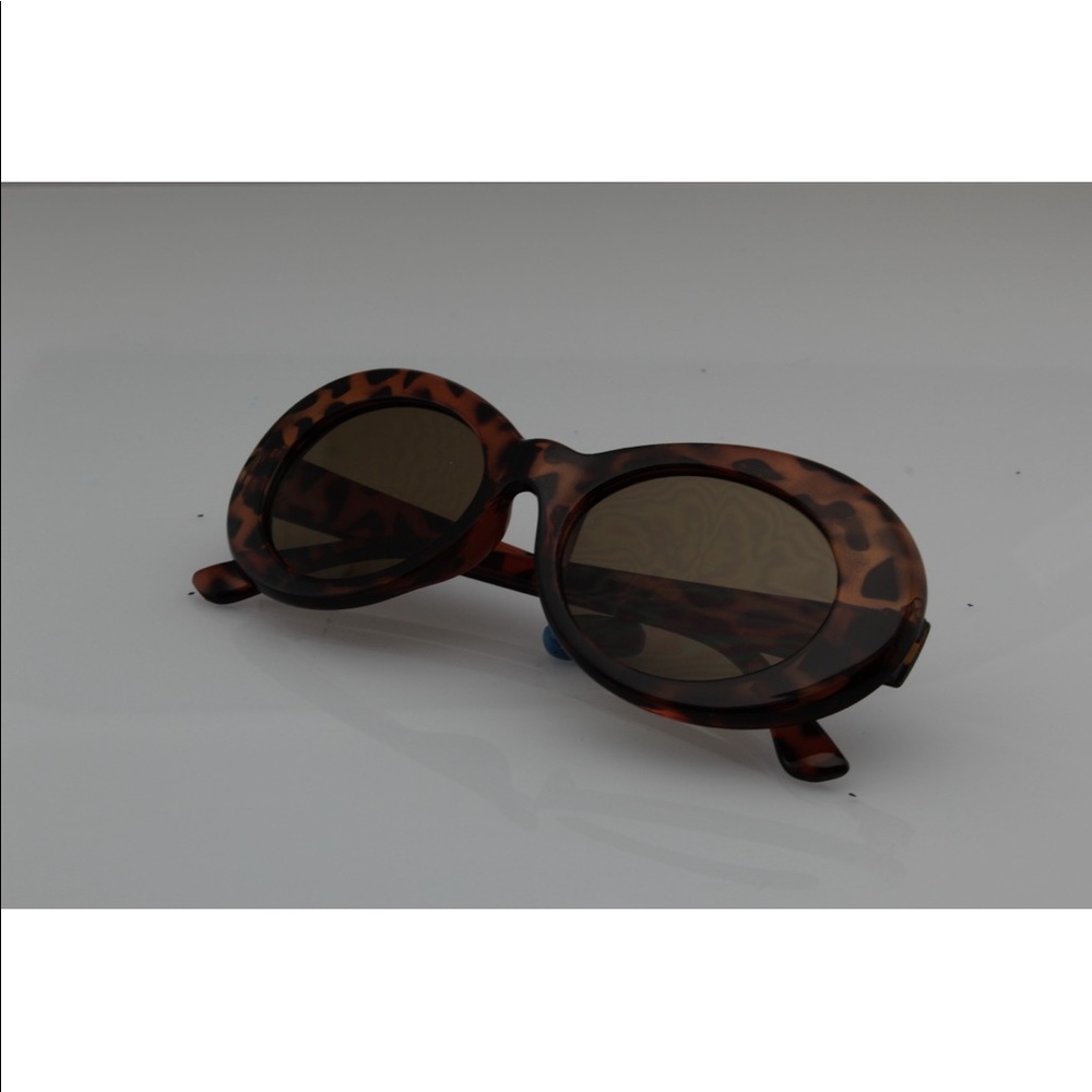 Retro Oval Sunglasses Tapered Arms round lenses - Picture 5 of 6